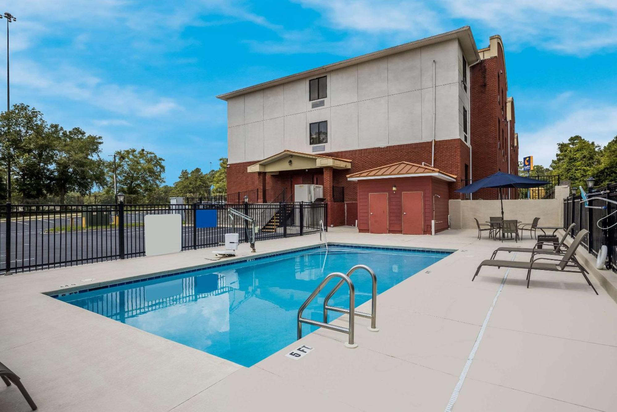 Comfort Inn & Suites Midway - Tallahassee West Exterior photo